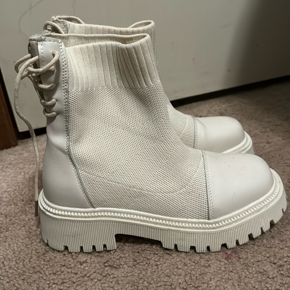 Decent boots. DONT fit me but I’ve wore them a couple times. Size 36 - Picture 1 of 5